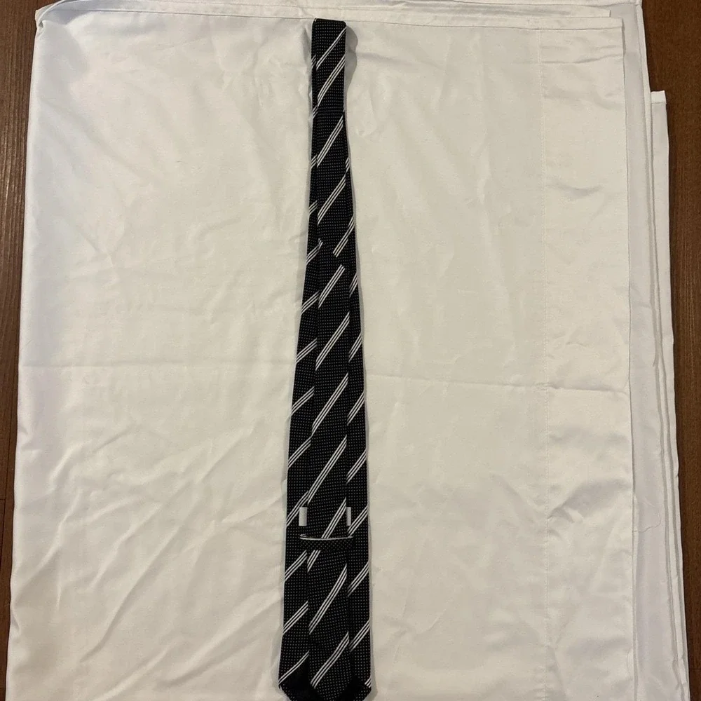 Giorgio Armani Tie Black w/Silver & Grey Stripes Design Modern Luxury ITALY
